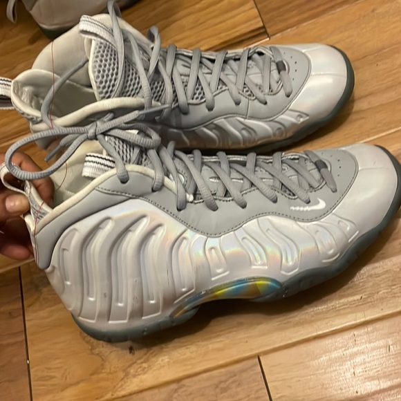 Gray foams - Picture 1 of 3